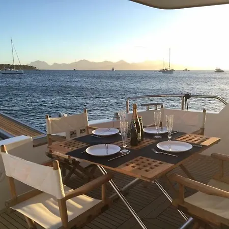 Botel Yacht Exceptionnel - Vieux Port De - 3 Chbr / 2 Sdb *