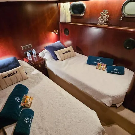 Botel Yacht Exceptionnel - Vieux Port De - 3 Chbr / 2 Sdb