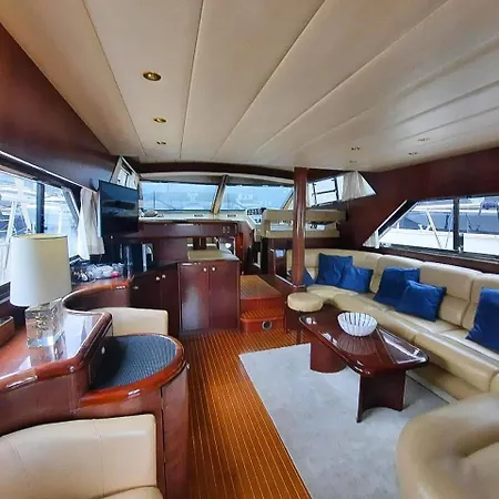 Botel Yacht Exceptionnel - Vieux Port De - 3 Chbr / 2 Sdb *